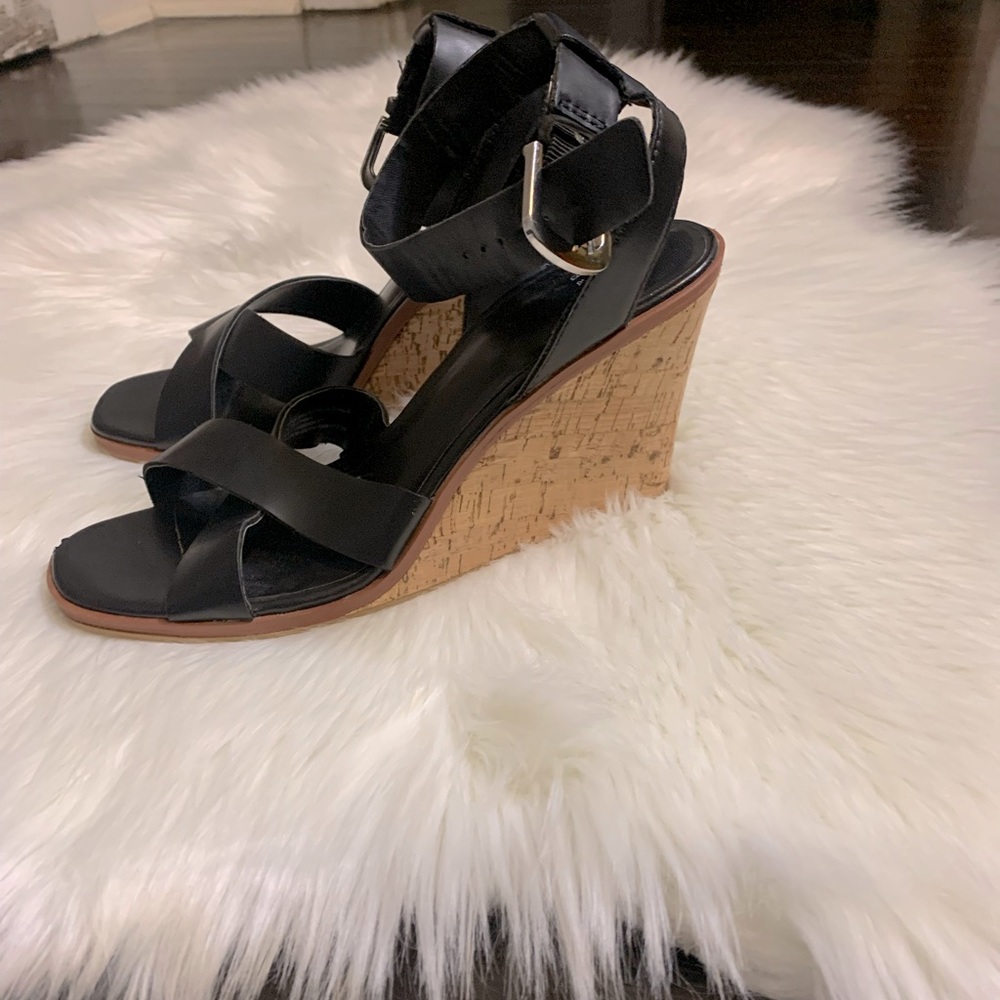 EUC a new day black wedges cross cross strap sandals size 9